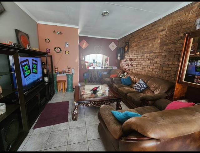 2 BEDROOM TOWNHOUSE FOR SALE IN RANDFONTEIN CENTRAL